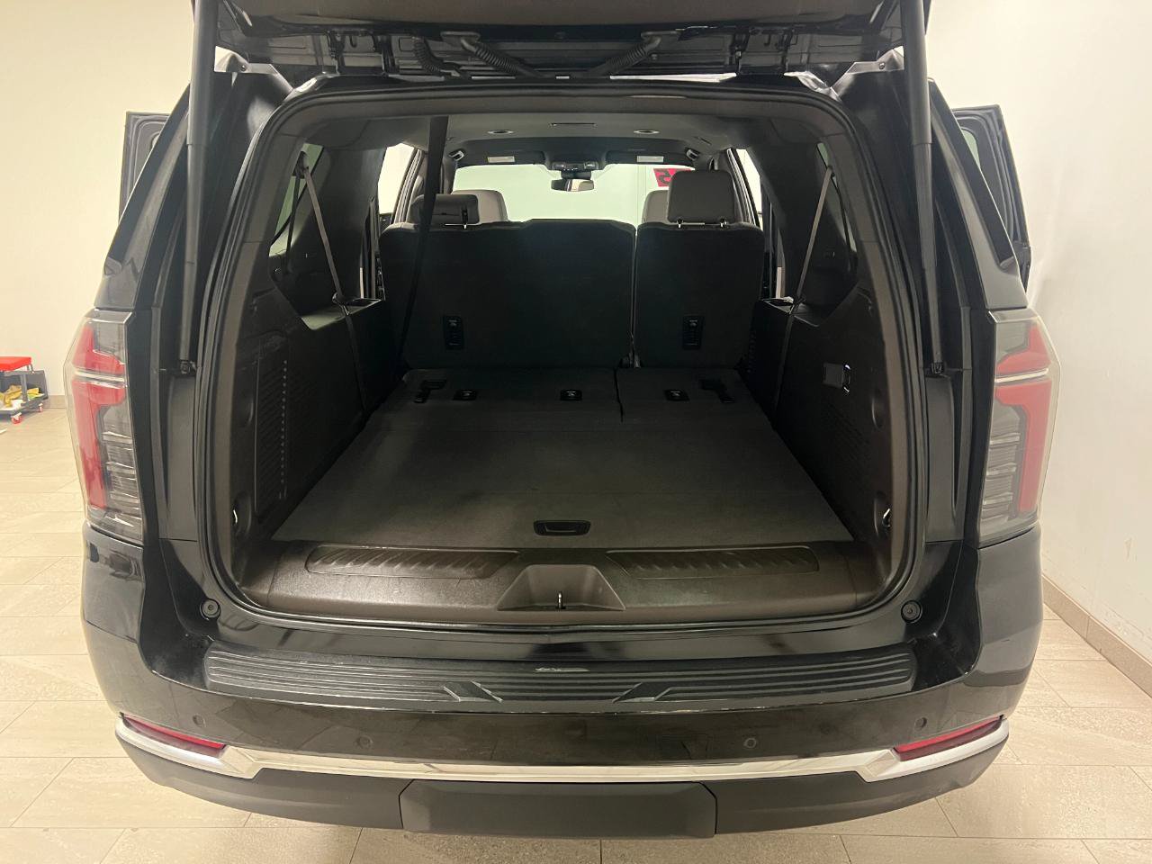 Used 2025 Chevrolet Suburban LT AWD/4WD image 20