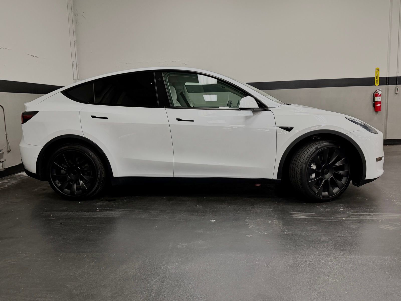 Used 2021 Tesla Model Y 2WD image 5