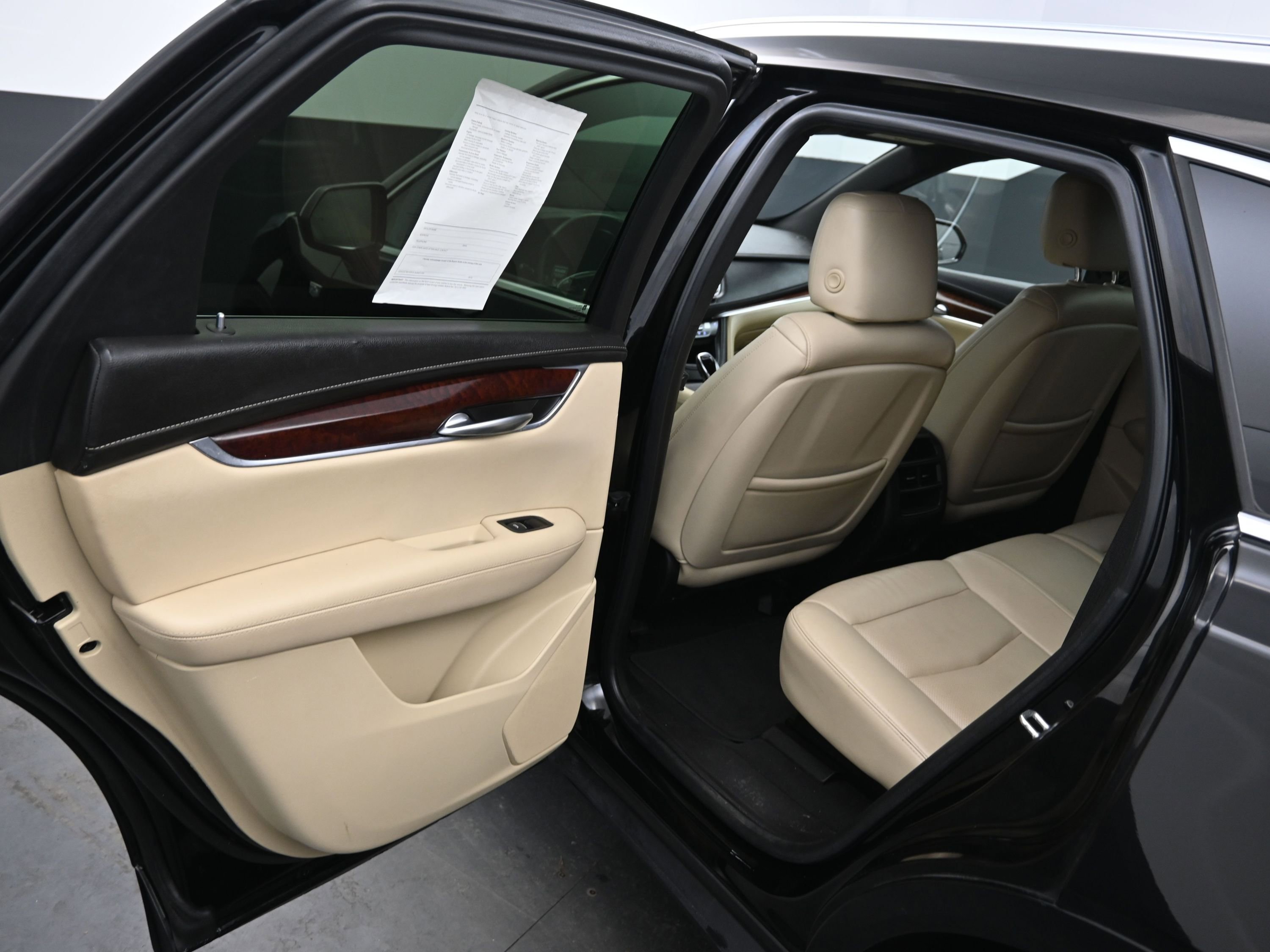 Used 2018 Cadillac XT5 Luxury w/ Driver Awareness Package image 13