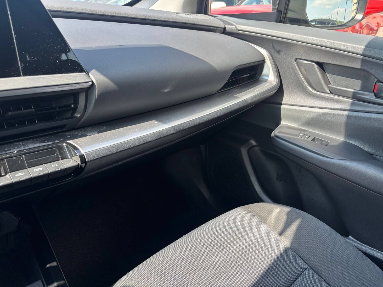 Used 2024 Toyota Prius LE FWD image 33