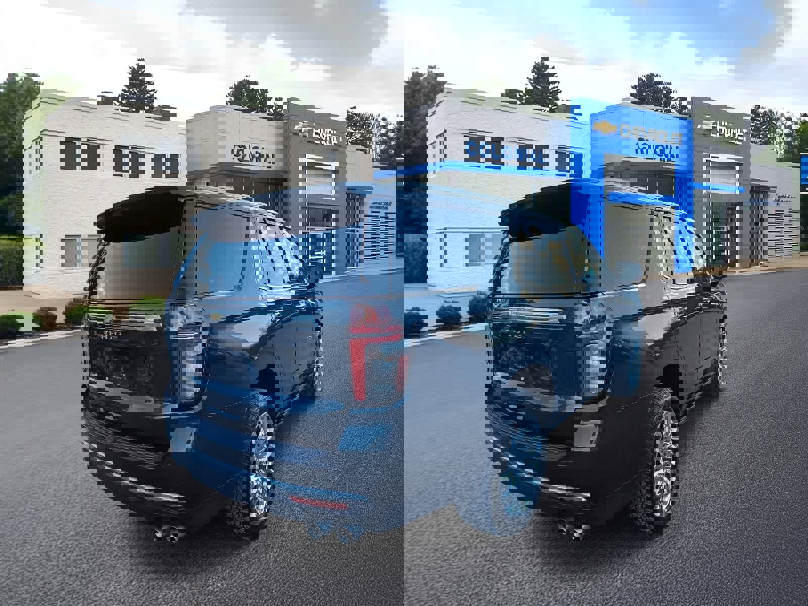 Used 2022 Chevrolet Tahoe High Country w/ Premium Package image 4