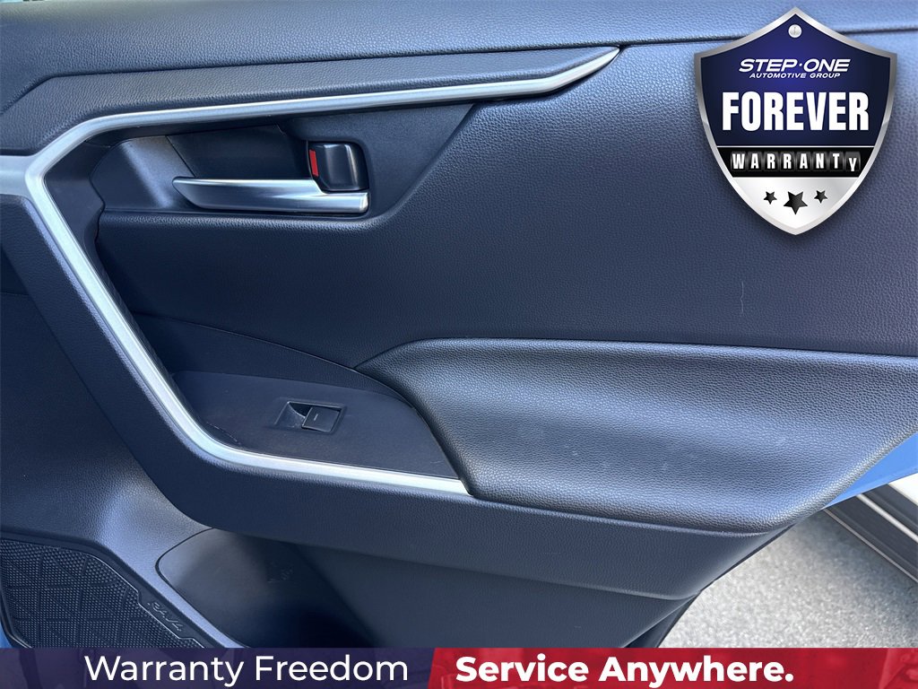 Used 2024 Toyota RAV4 SE image 33