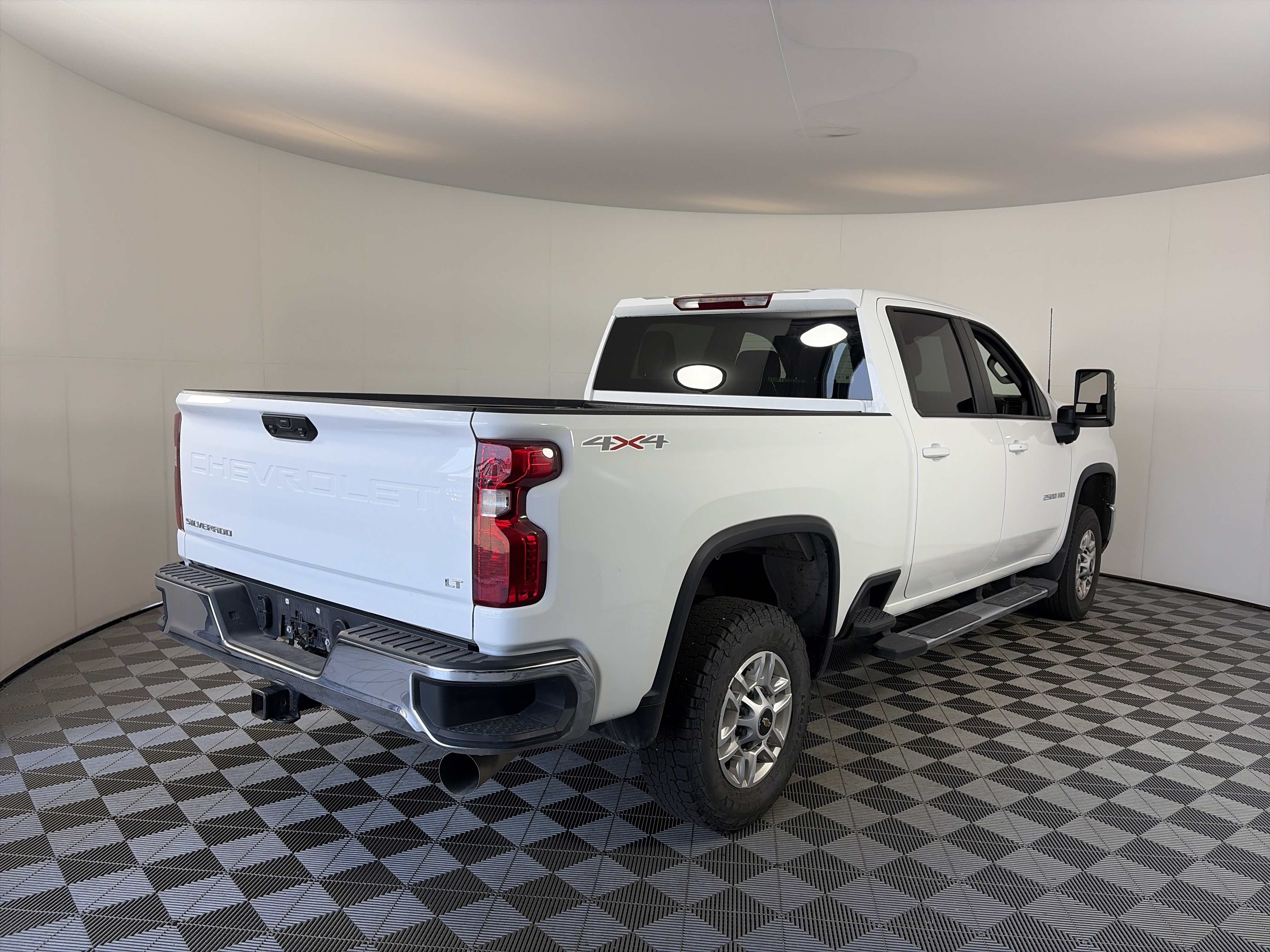 Used 2025 Chevrolet Silverado 2500 LT w/ Convenience Package AWD/4WD image 10