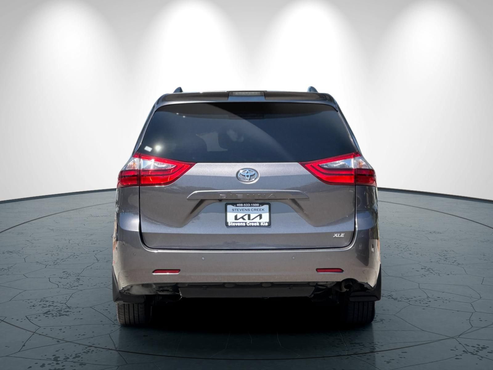Used 2020 Toyota Sienna XLE w/ XLE Navigation Package FWD image 5
