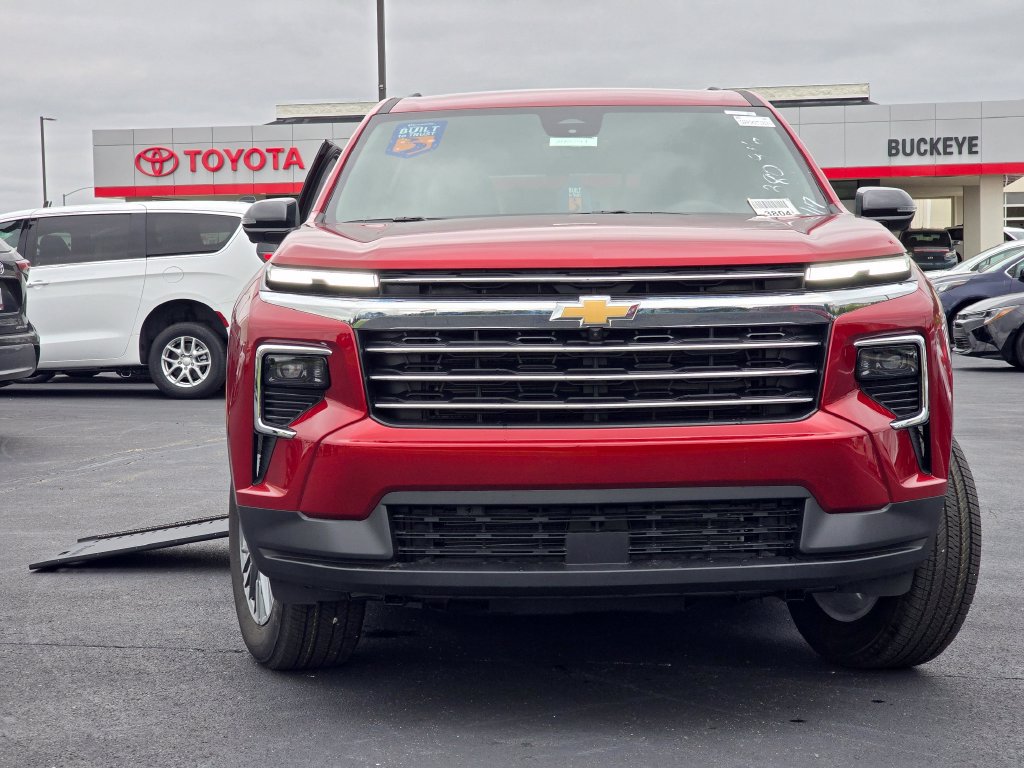 Used 2026 Chevrolet Traverse LT FWD image 3