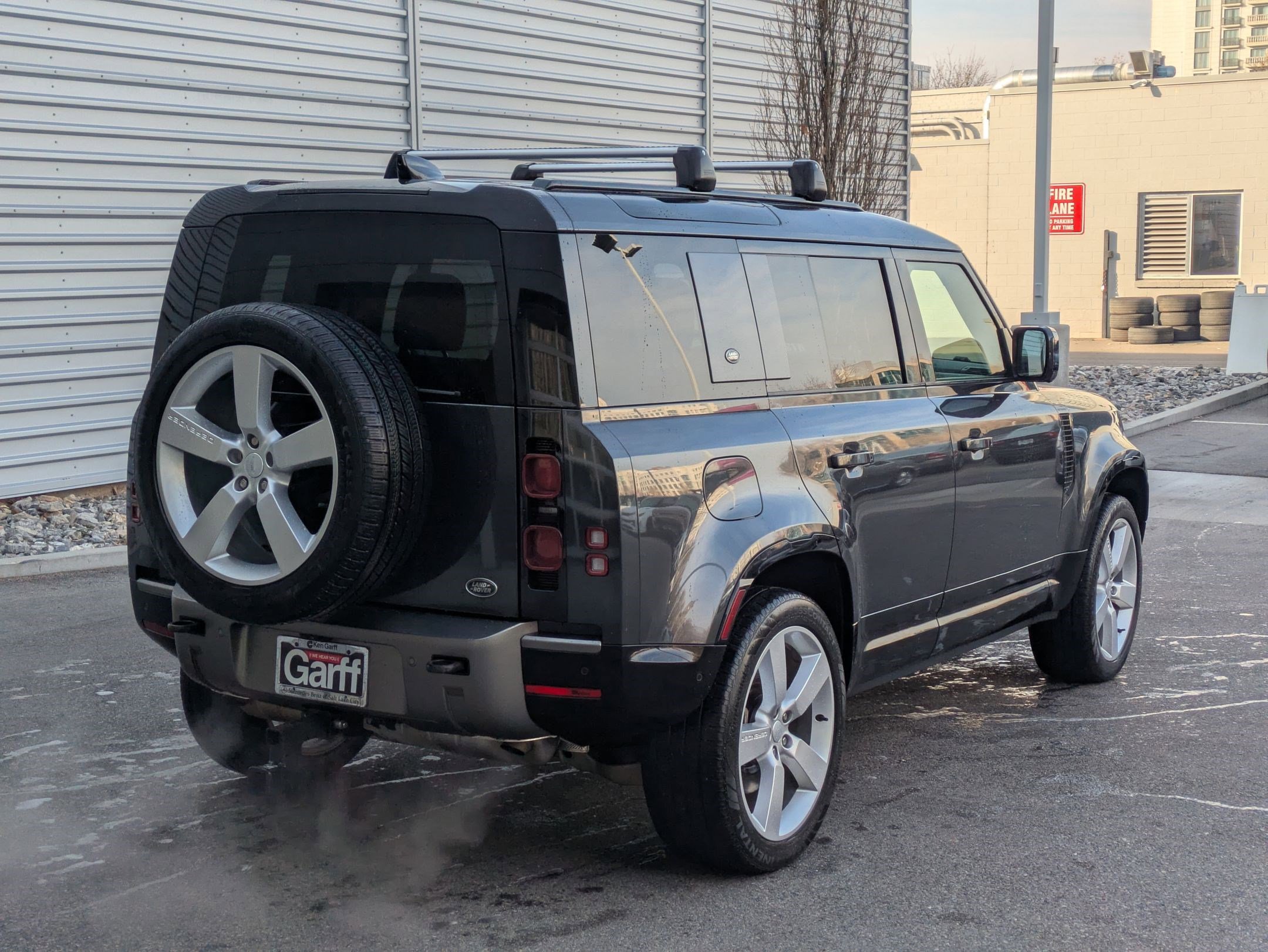 Used 2022 Land Rover Defender 110 X-Dynamic HSE image 3
