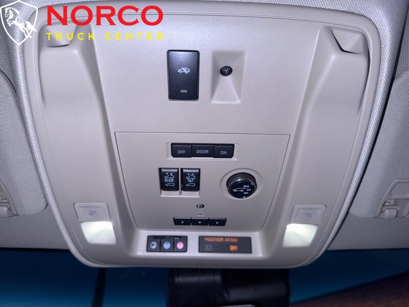 Used 2019 Cadillac Escalade ESV Luxury RWD image 18