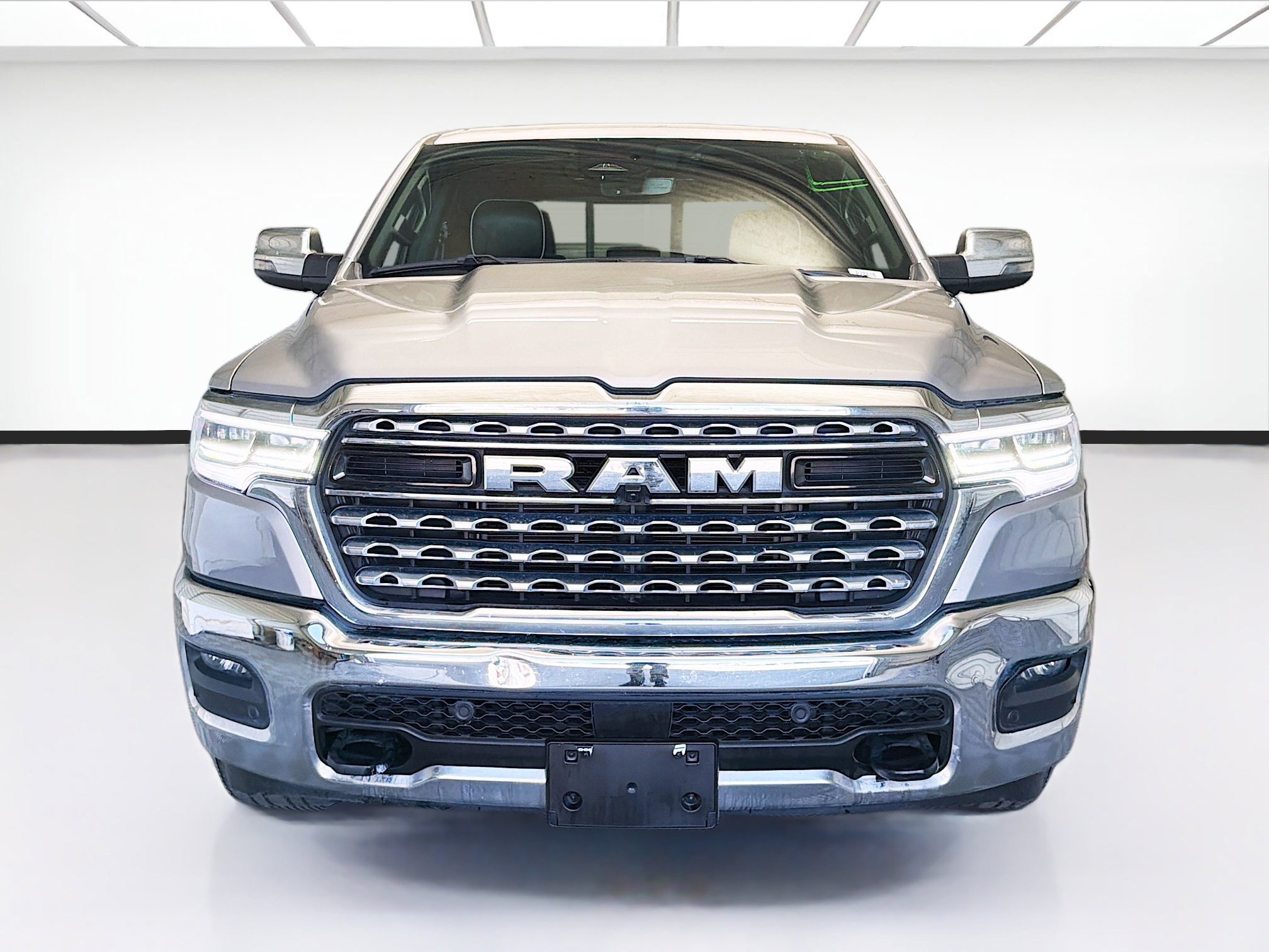 Used 2025 RAM 1500 Limited AWD/4WD image 2