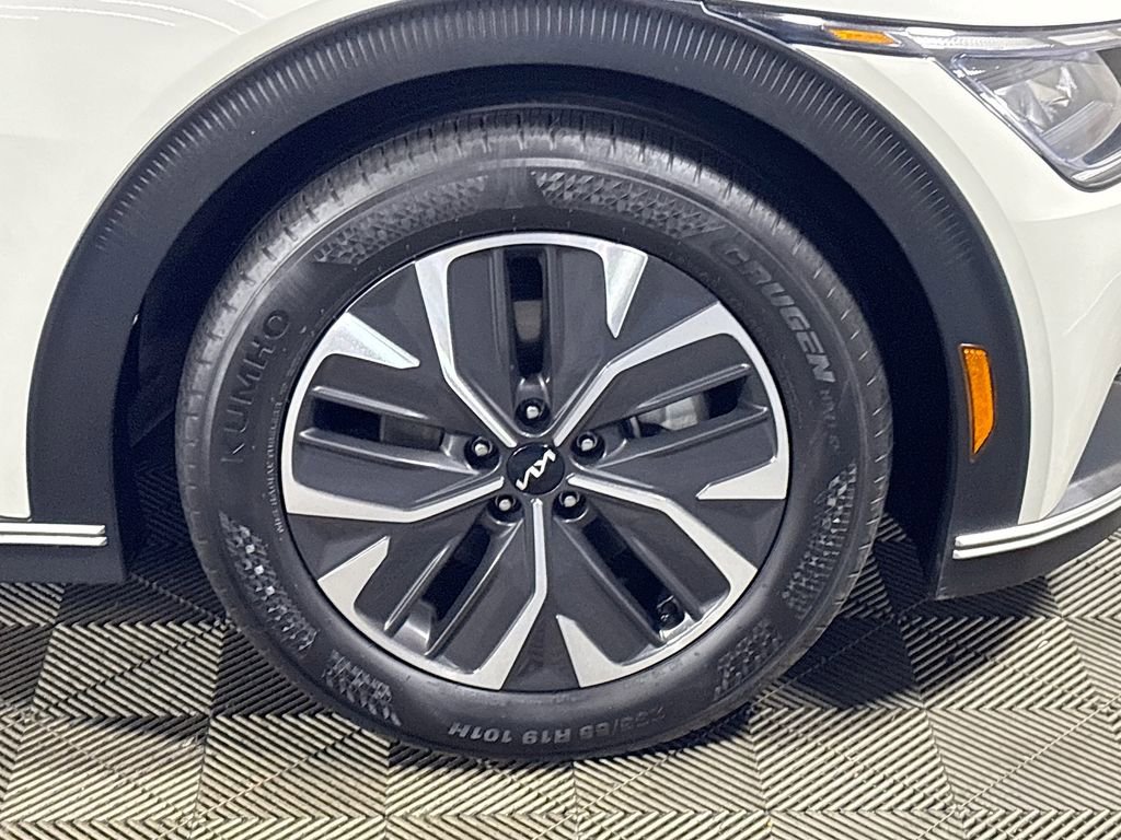 Certified 2024 Kia EV6 Light AWD/4WD image 24