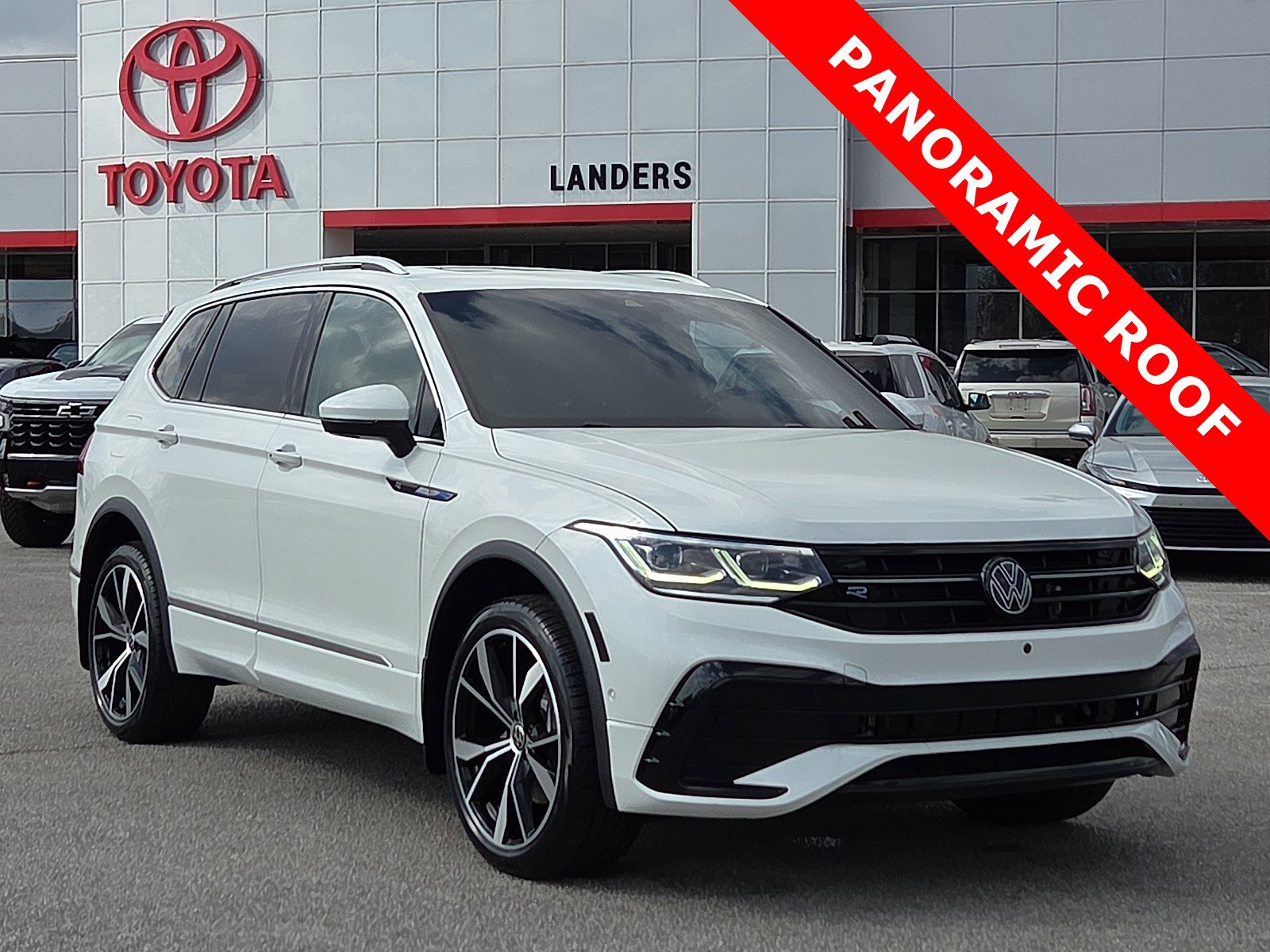 Used 2023 Volkswagen Tiguan SEL R-Line video 1