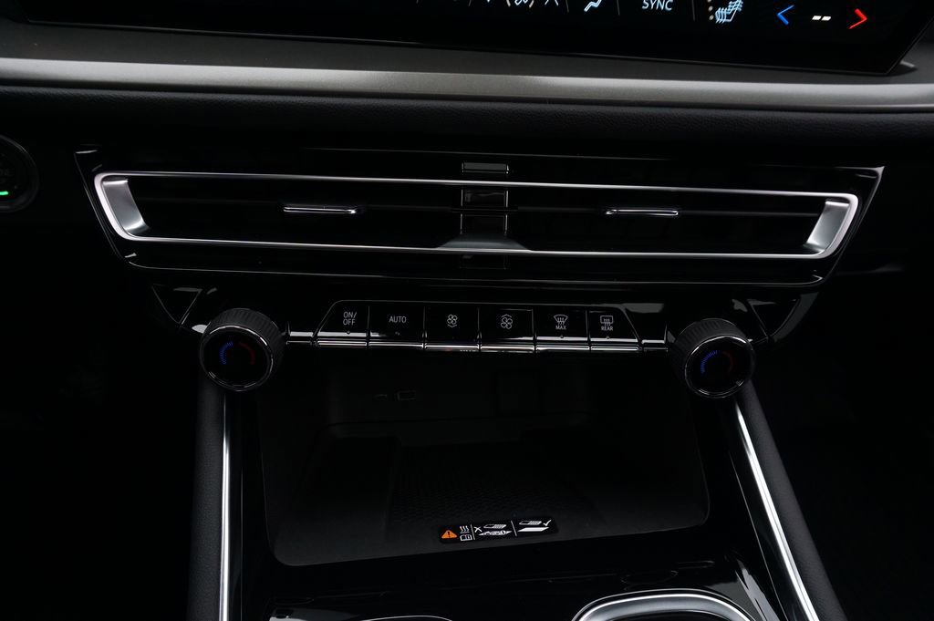 New 2026 Chevrolet Traverse LT image 14