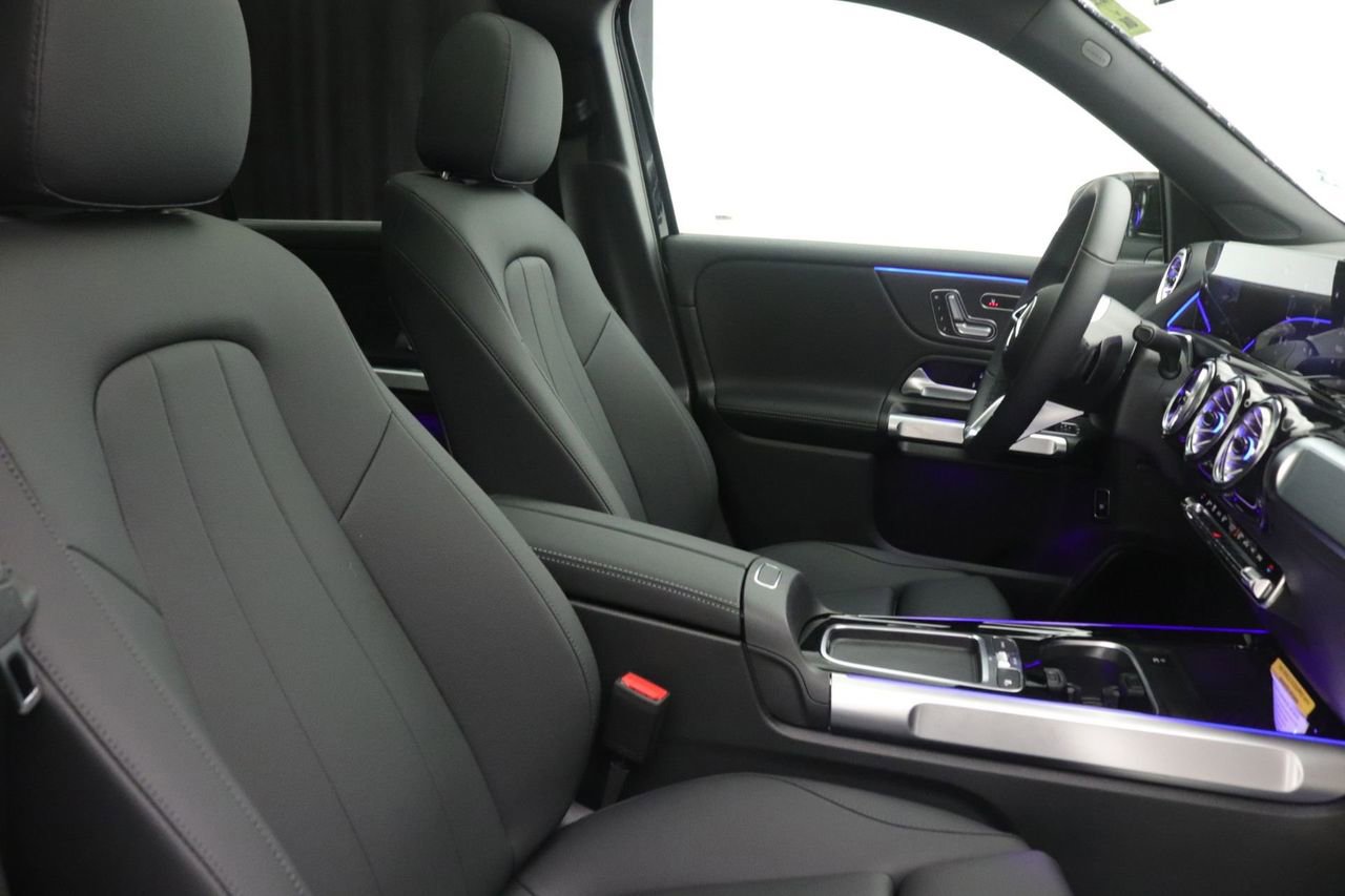 New 2026 Mercedes-Benz GLB 250 4MATIC image 9