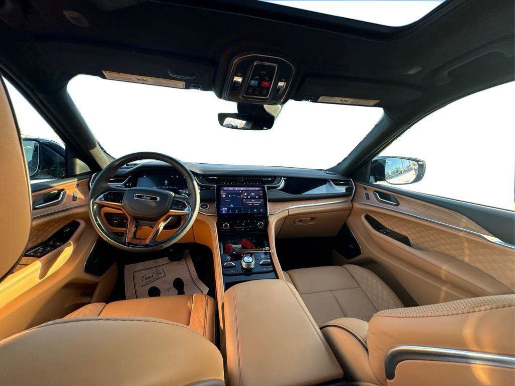 Used 2025 Jeep Grand Cherokee L Summit AWD/4WD image 23