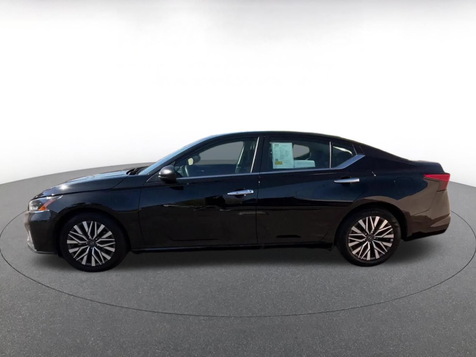 Used 2025 Nissan Altima 2.5 SV FWD image 8