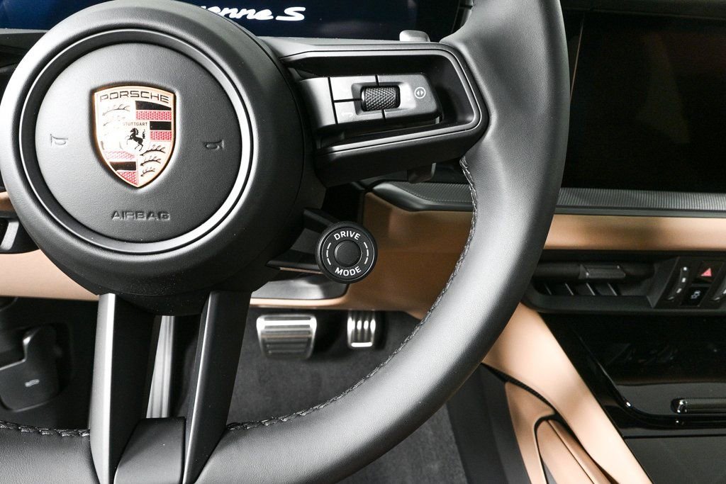Used 2025 Porsche Cayenne S image 14