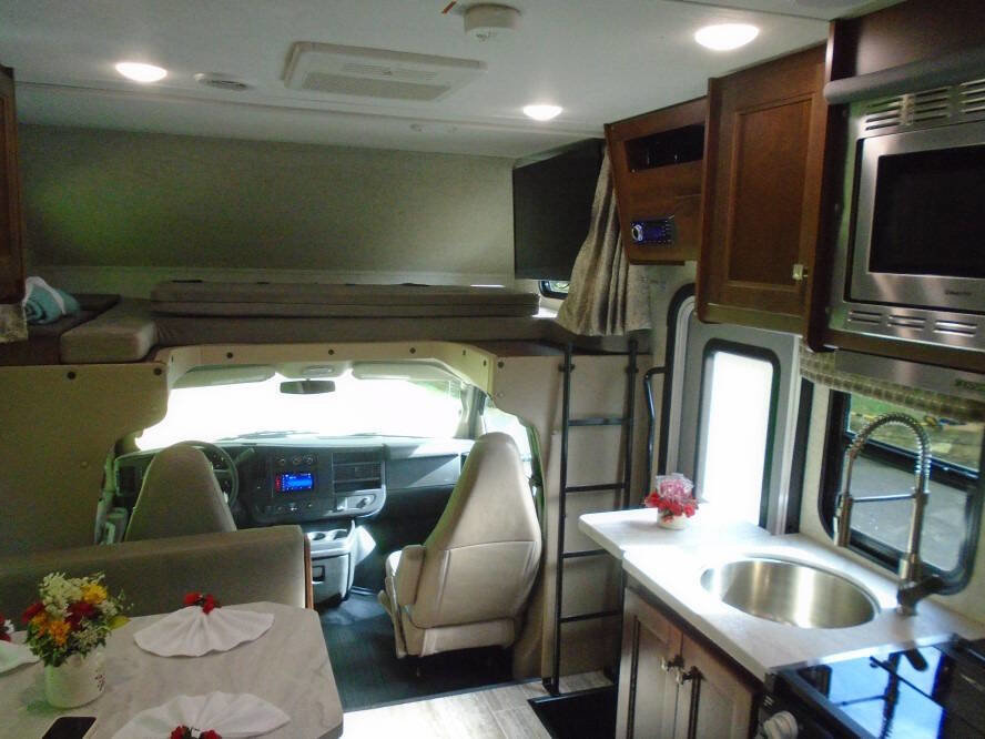 Used 2019 Chevrolet Express 4500 w/ RV Package RWD image 44