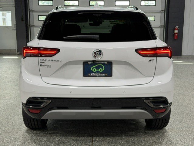 Certified 2022 Buick Envision Essence w/ Technology Package II AWD/4WD image 4