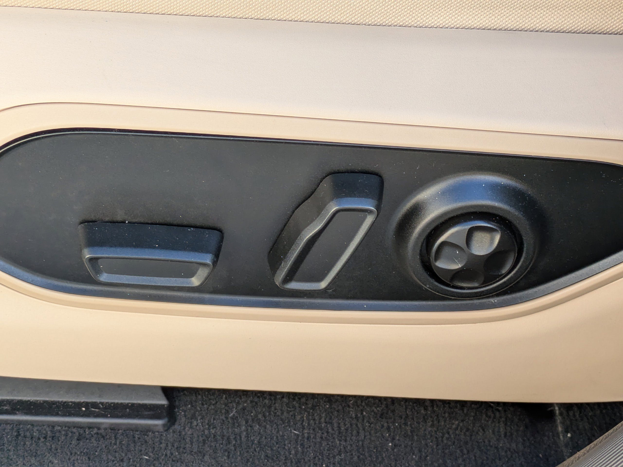 Used 2023 Jeep Grand Cherokee L Limited w/ Luxury Tech Group II image 18