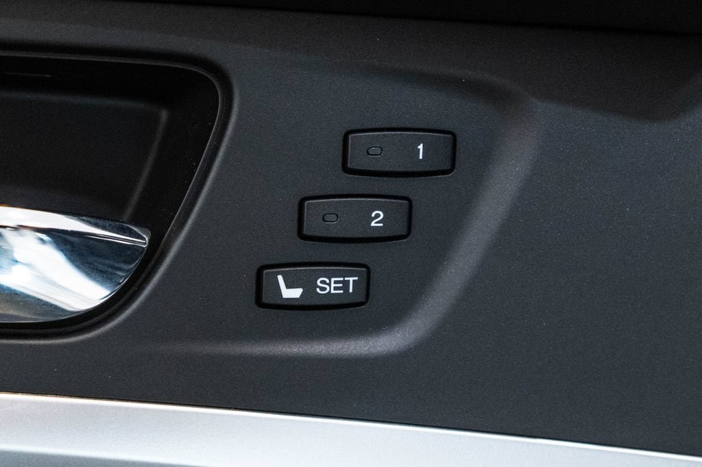 Used 2020 Acura RLX Sport Hybrid w/ Advance Pkg AWD/4WD image 21