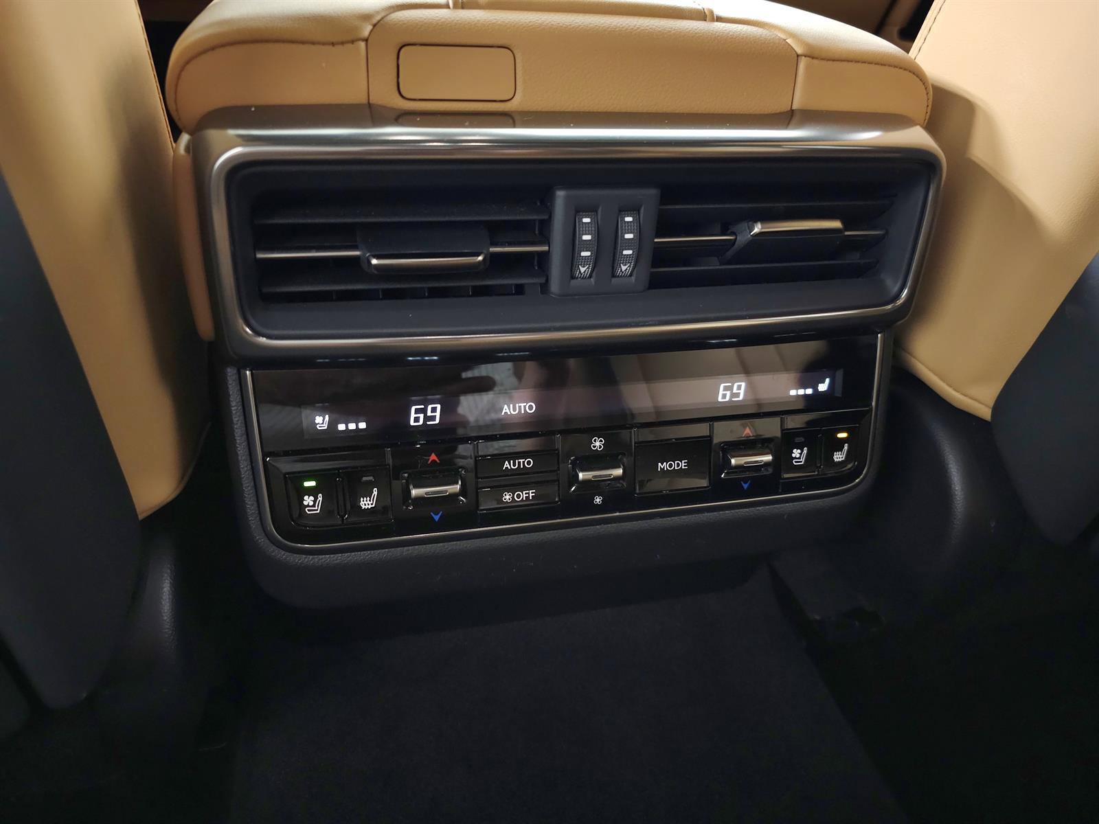 Used 2023 Lexus LX 600 4WD w/ Appearance Package image 36