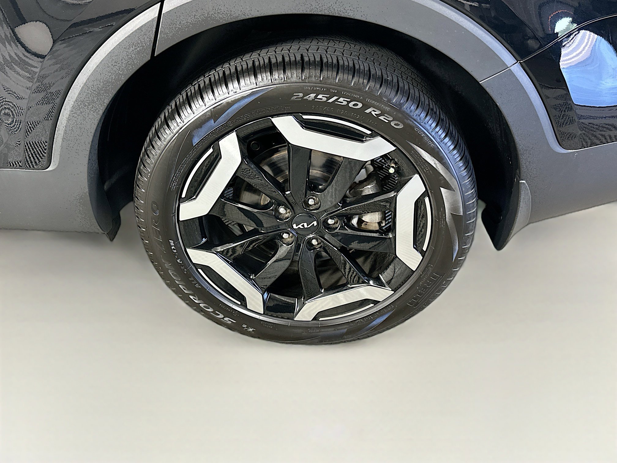 Used 2024 Kia Telluride EX w/ EX Captain's Chair Package FWD image 11