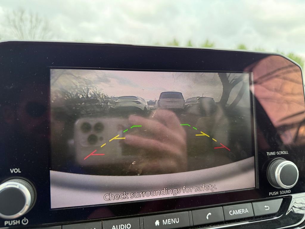 Used 2024 Nissan Pathfinder SV image 19