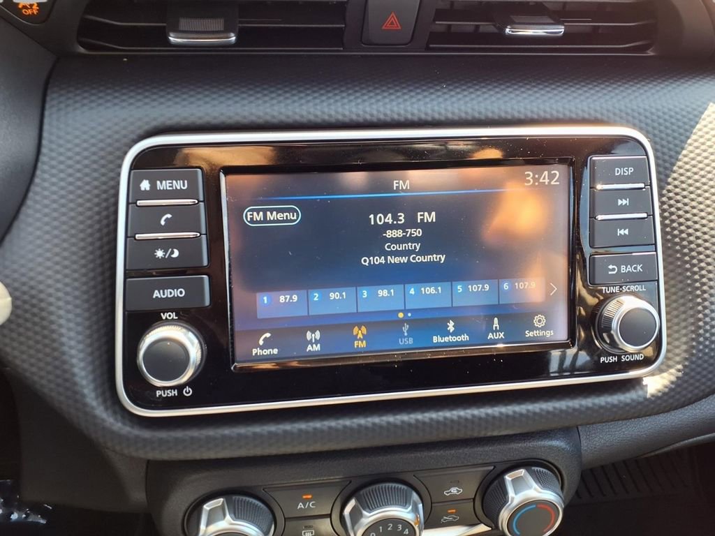 Used 2025 Nissan Kicks Play S FWD image 5