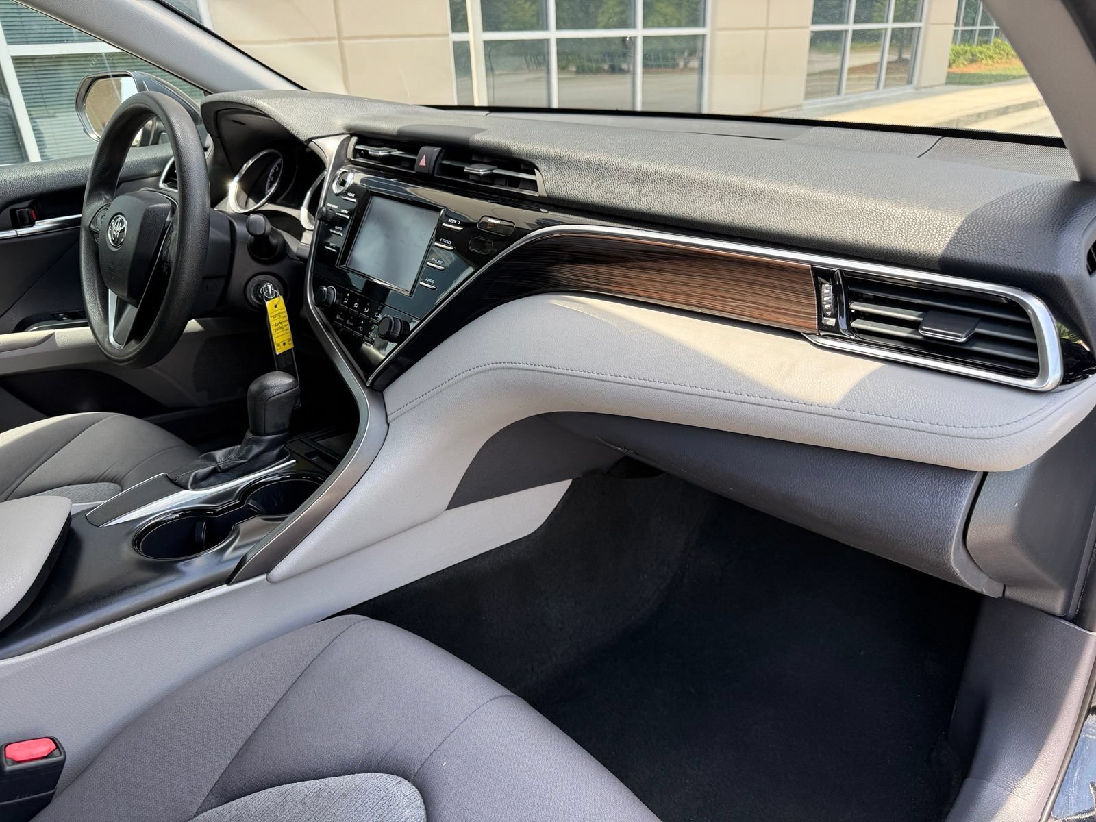 Used 2018 Toyota Camry LE FWD image 24