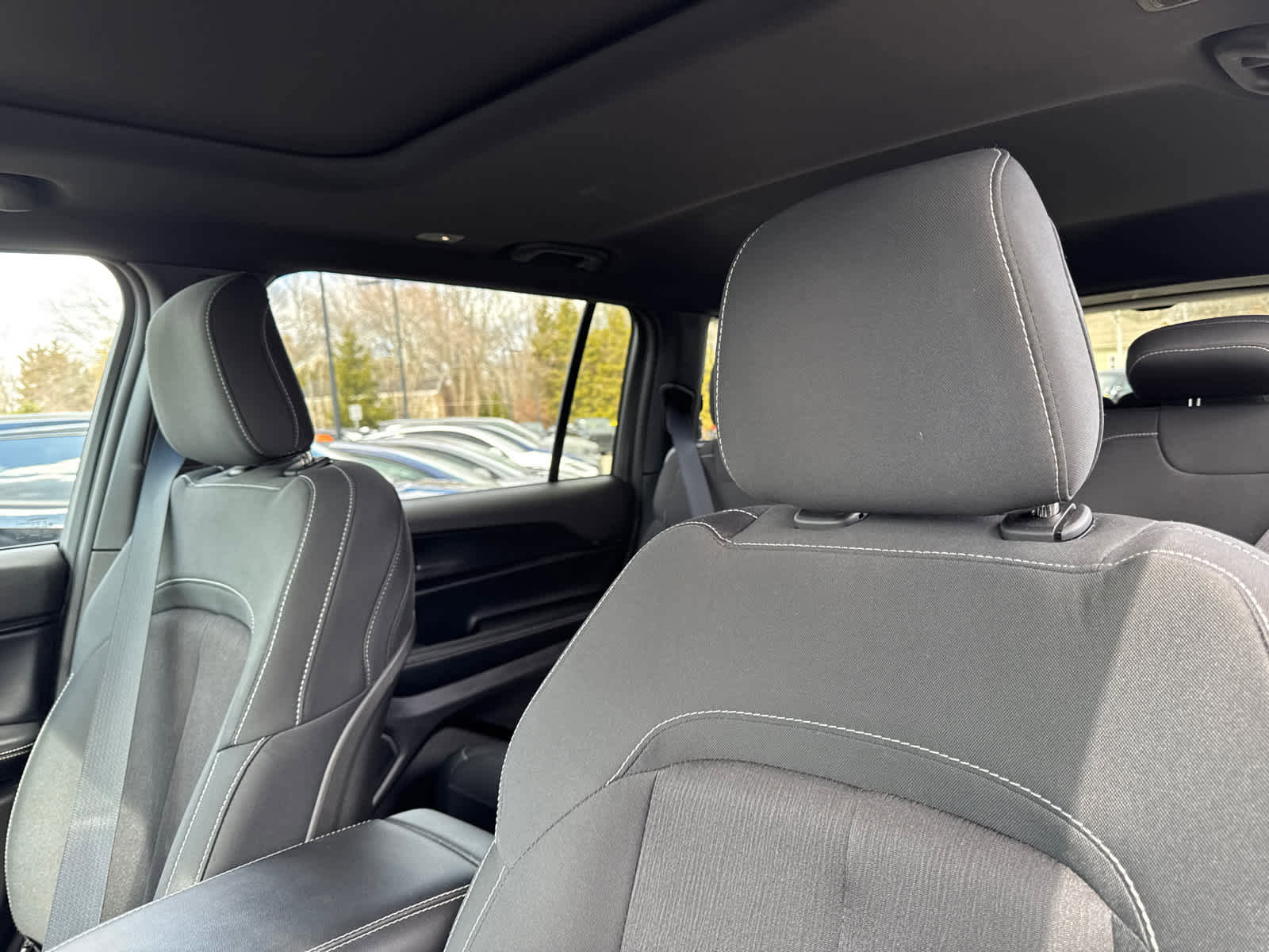 Used 2025 Jeep Grand Cherokee L Laredo w/ Luxury Tech Group I AWD/4WD image 15