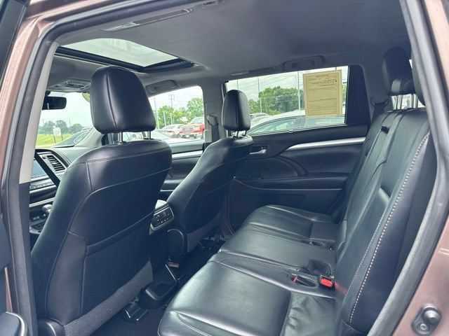 Used 2017 Toyota Highlander XLE FWD image 23