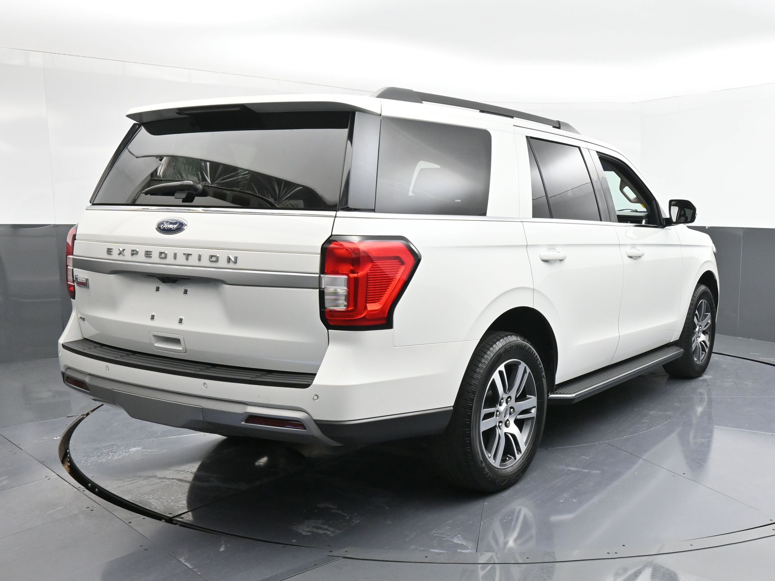 Certified 2022 Ford Expedition XLT image 8