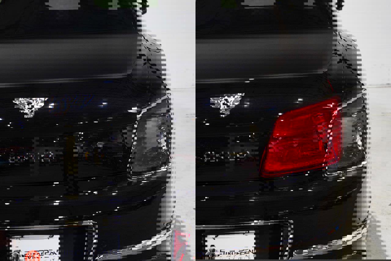 Used 2022 Bentley Flying Spur V8 image 33