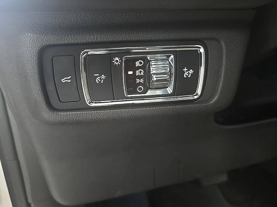 Used 2022 Lincoln Corsair AWD w/ Premium Package image 15