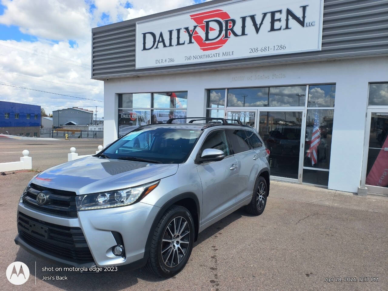 Used 2018 Toyota Highlander SE w/ Carpet Mat Package (TMS) AWD/4WD image 2