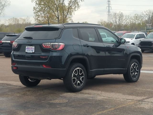 Used 2024 Jeep Compass Trailhawk AWD/4WD image 3