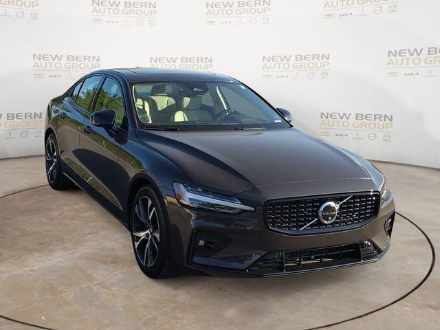 Used 2025 Volvo S60 B5 Plus FWD image 7