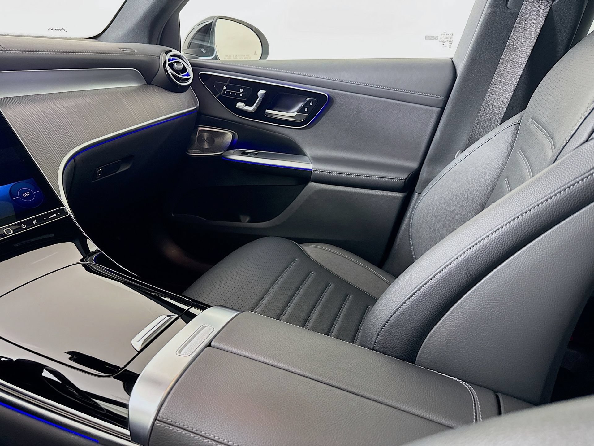 Certified 2025 Mercedes-Benz GLC 300 image 26