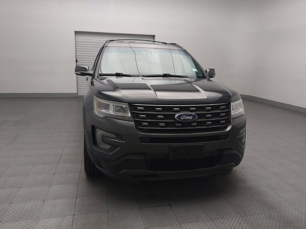 Used 2017 Ford Explorer XLT w/ Equipment Group 202A AWD/4WD image 14