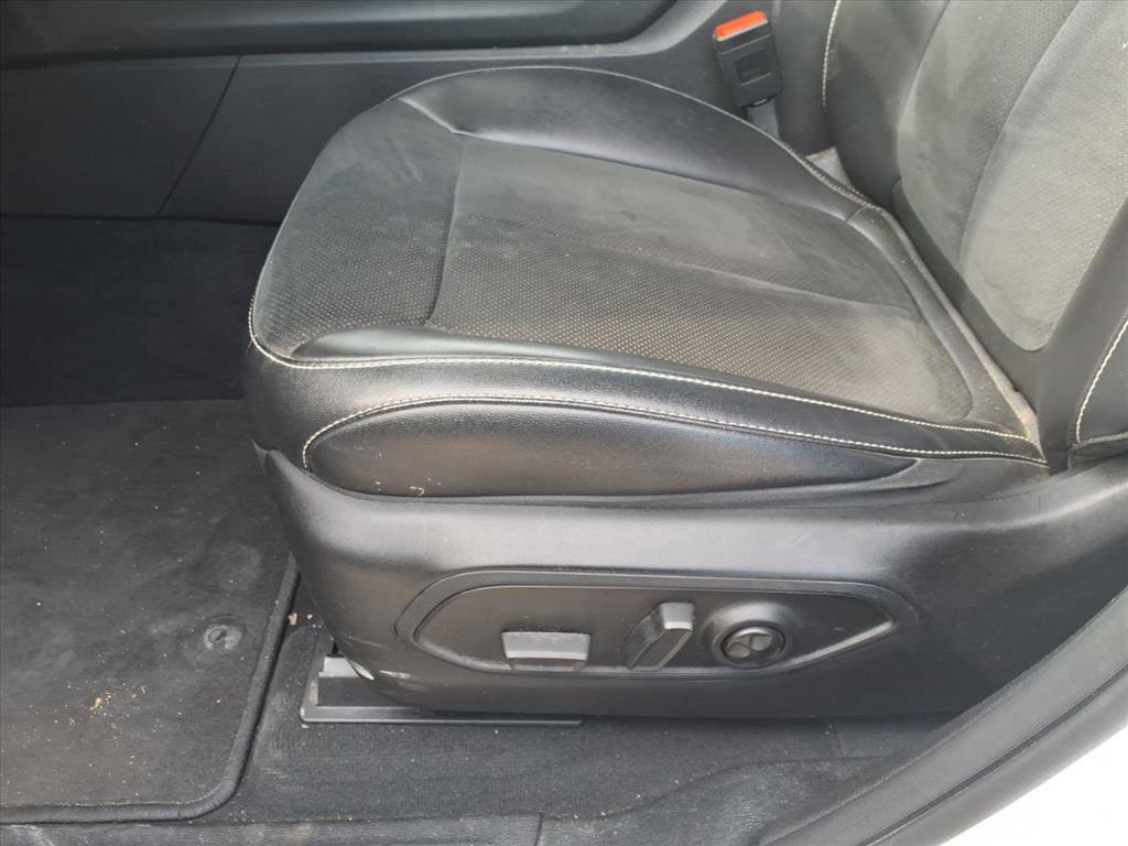 Used 2023 Jeep Grand Cherokee L Laredo RWD image 16