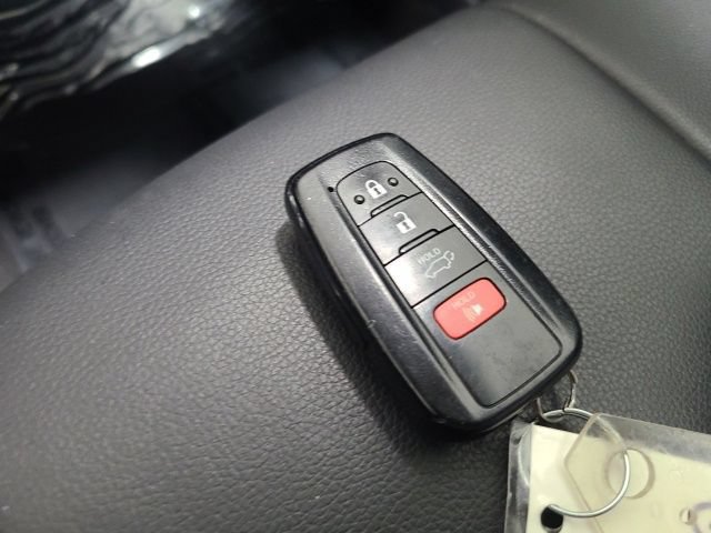 Used 2021 Toyota Highlander XLE FWD image 37