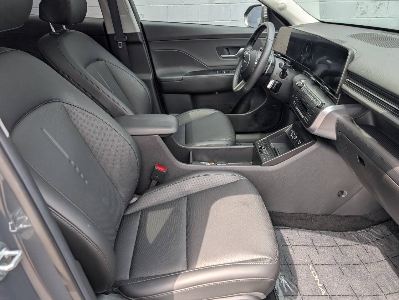 Used 2024 Hyundai Kona Limited FWD image 8