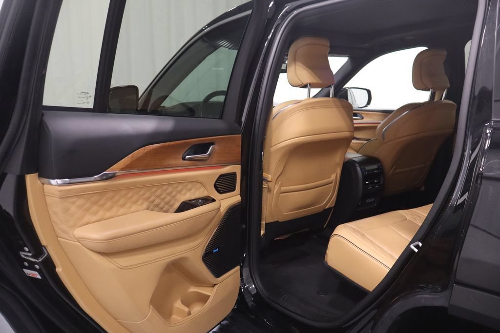 Certified 2022 Jeep Grand Cherokee Summit AWD/4WD image 18
