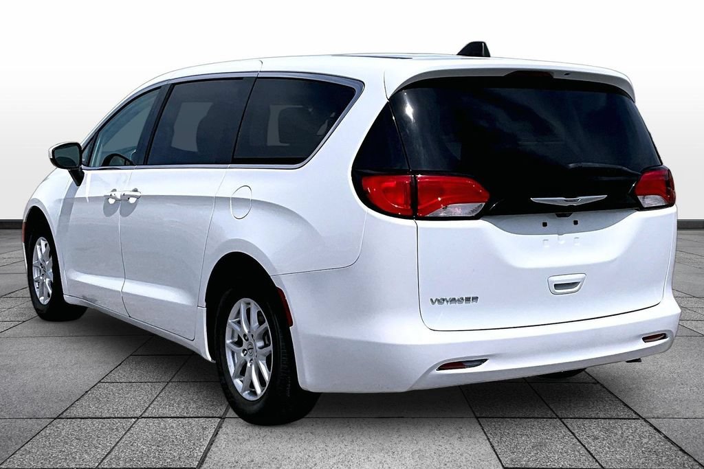 Used 2023 Chrysler Voyager LX FWD image 10