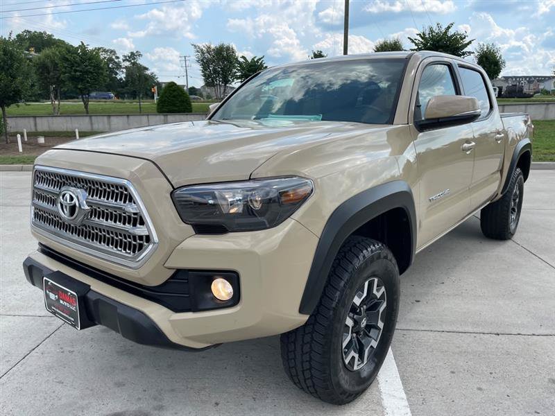 Used 2017 Toyota Tacoma TRD Off-Road w/ Tow Package (A/T) AWD/4WD image 49