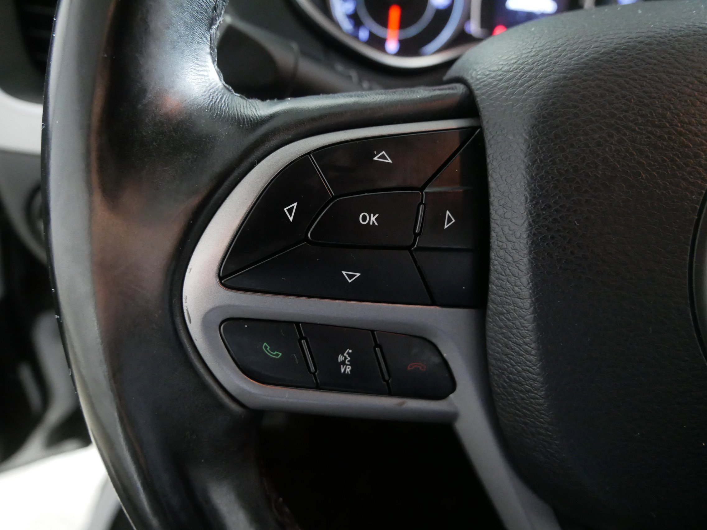 Used 2019 Jeep Cherokee Latitude Plus image 27