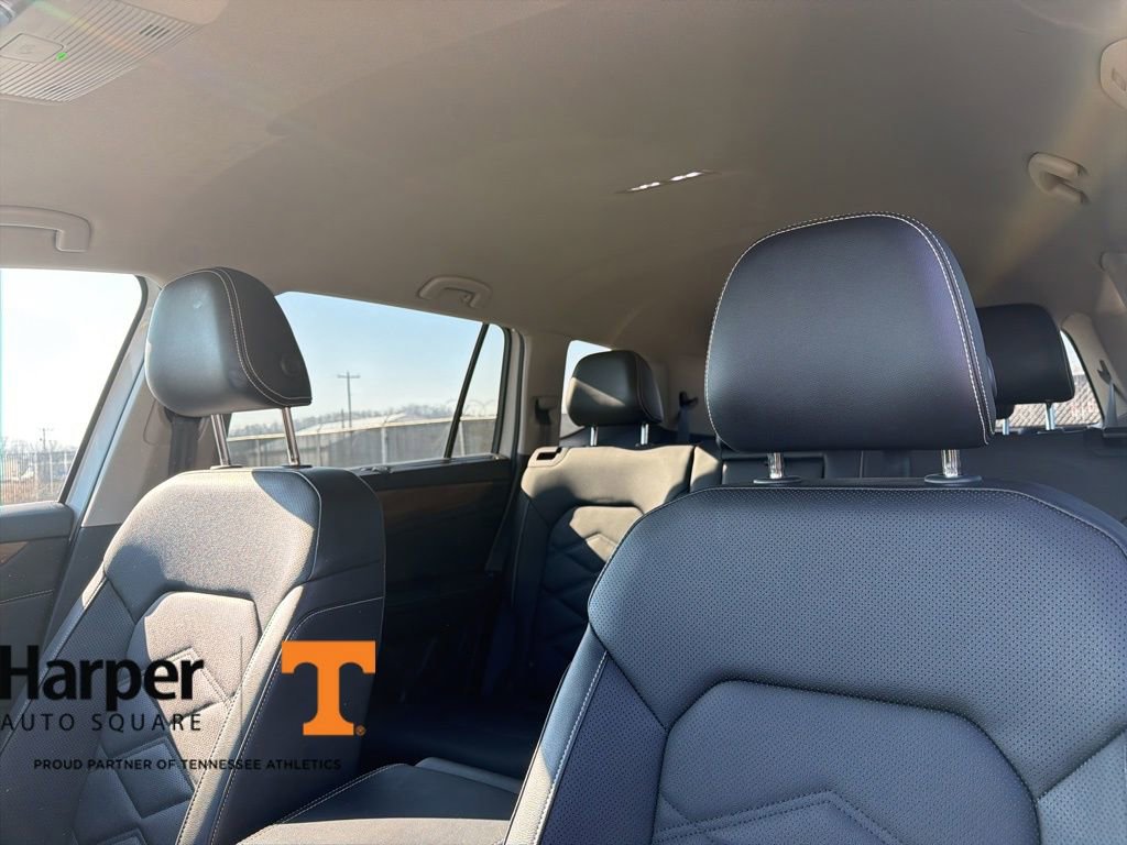 Used 2024 Volkswagen Atlas SE w/ Black Wheel Package image 12
