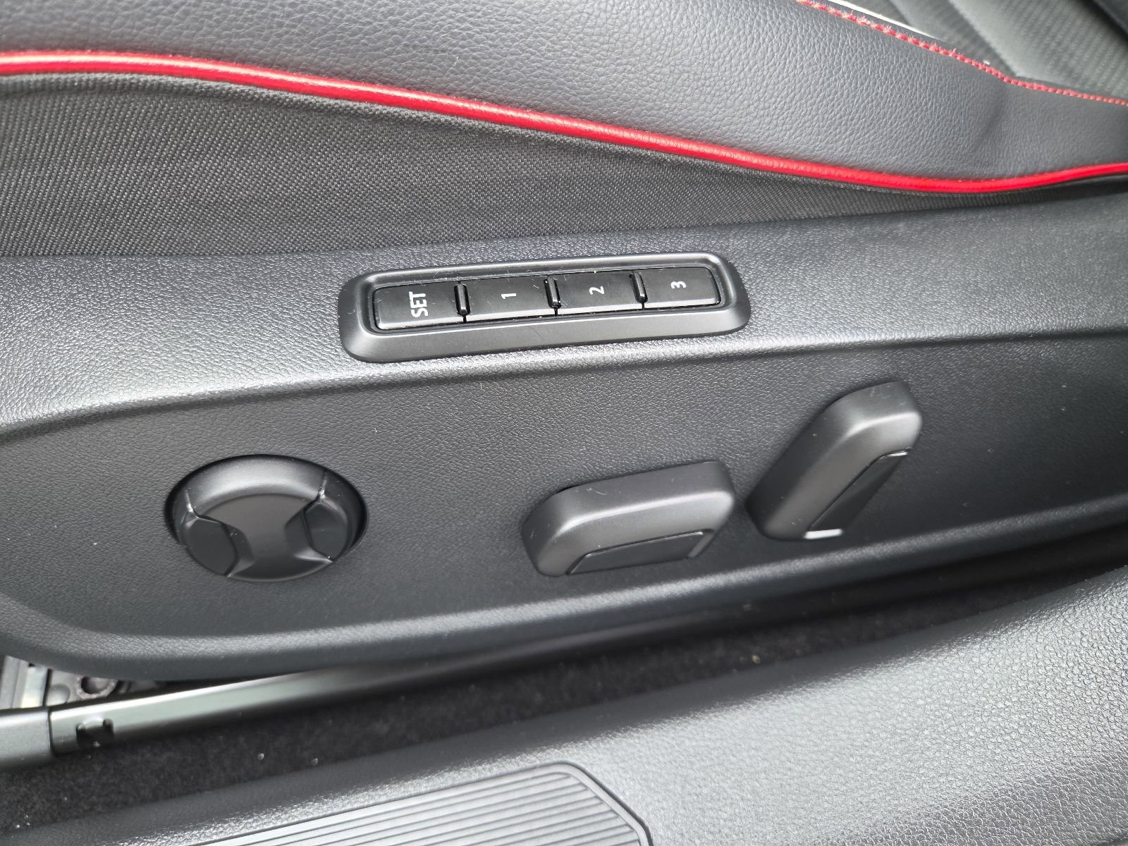 Certified 2022 Volkswagen GTI SE w/ SE Leather Package FWD image 20