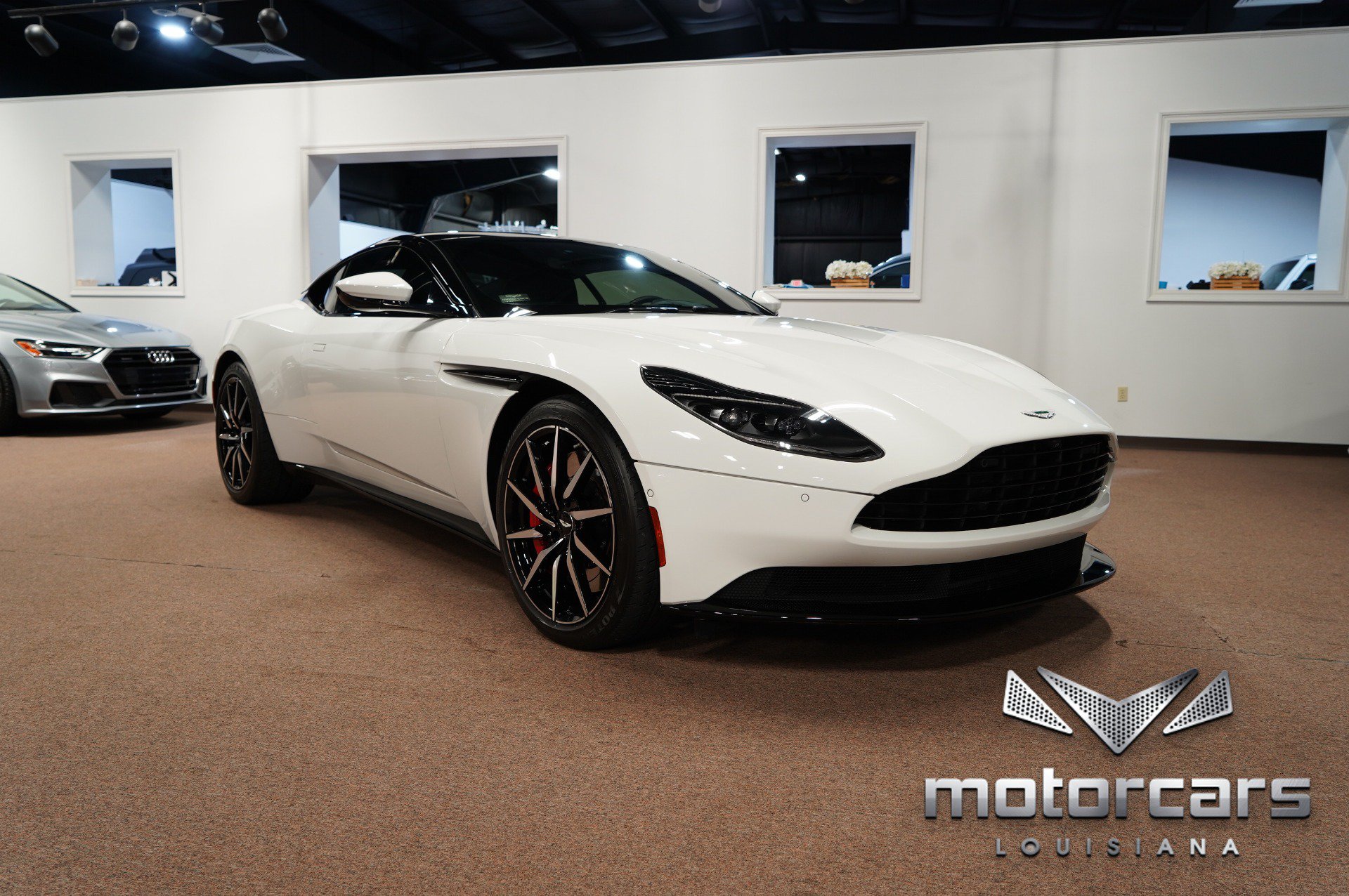 Used 2018 Aston Martin DB11 Coupe RWD image 9