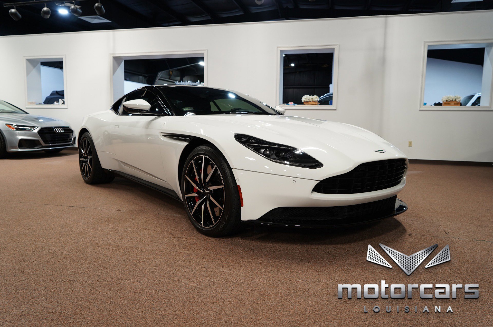 Used 2018 Aston Martin DB11 Coupe image 9