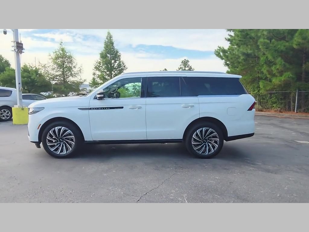 Used 2025 Lincoln Navigator Black Label AWD/4WD image 27